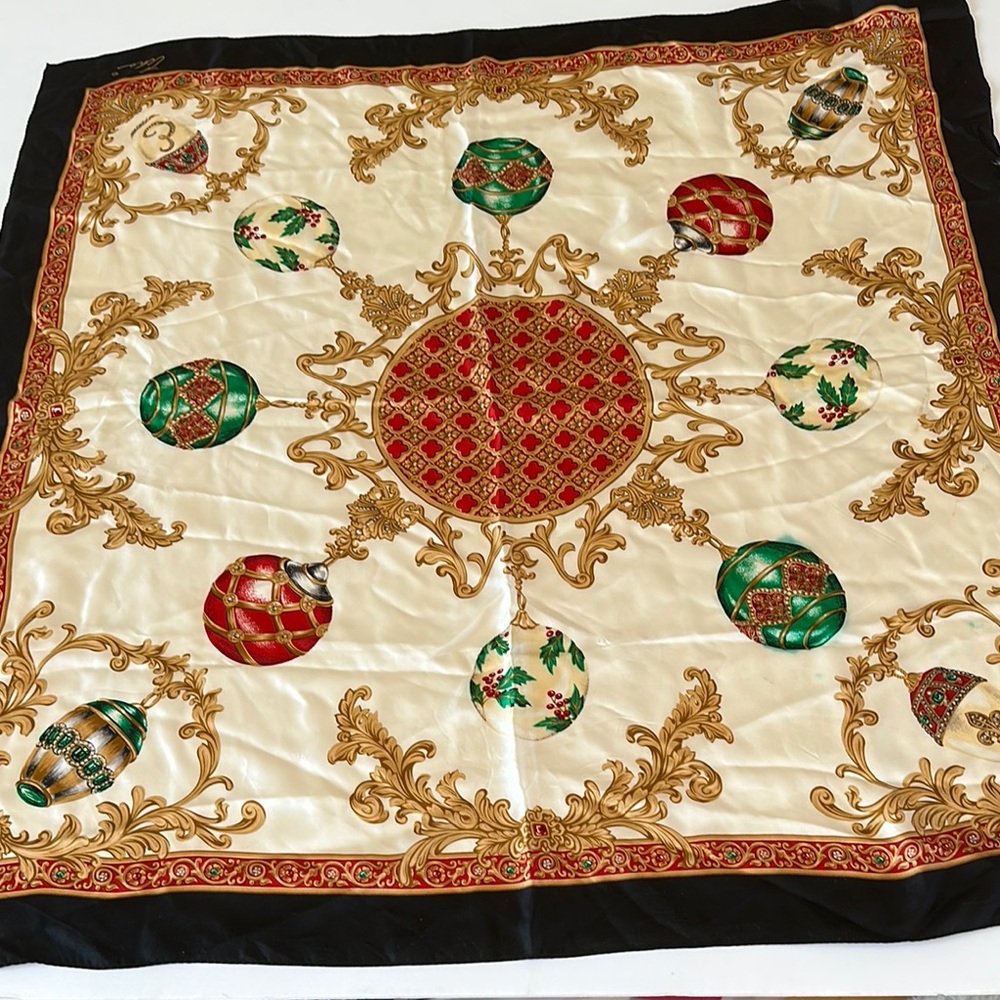 Echo Red and Green Holiday Scarf